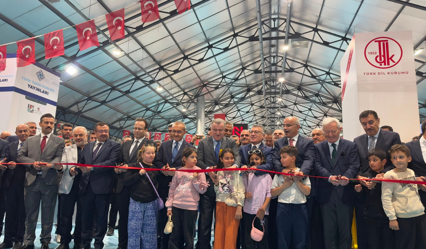 Malatya Kitap Fuarı Açıldı! Bakan Bak’tan Ailelere Önemli Çağrı
