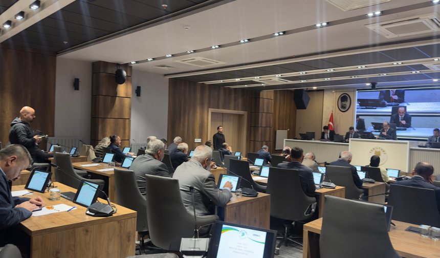 Yeşilyurt Meclisi’nde Dikkat Çeken Atışma: Hatice’ye Değil, Neticeye Bakacağız”