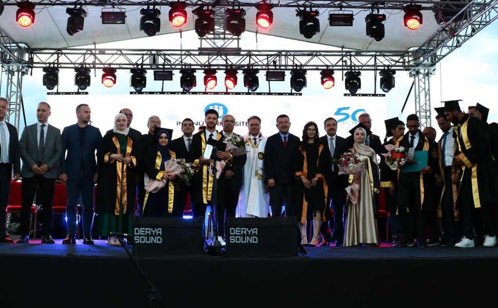 İnönü Üniversitesi yeni mezunlarını verdi