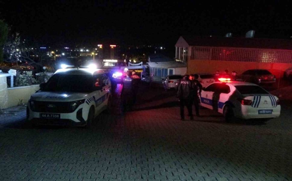 Malatya'da arkadaşlar arasında kavga, 4 yaralı!