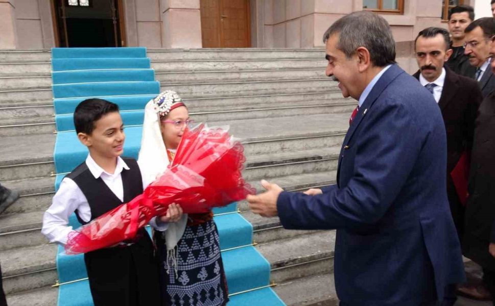 Deprem bölgesinde kritik ziyaret: Bakan Tekin Malatya’da!