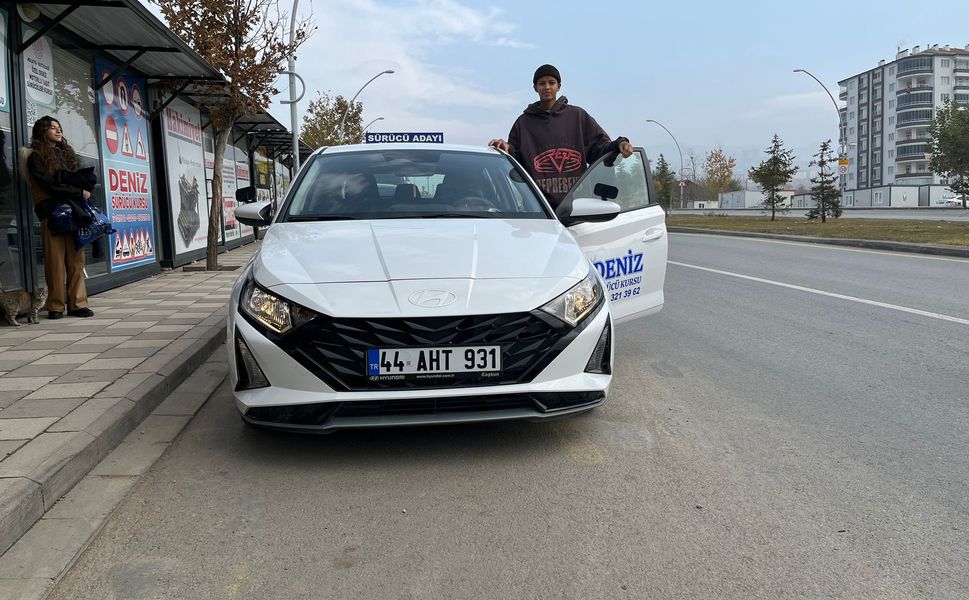 Milli voleybolcu Malatya’da! Bu kez servis yerine direksiyon başında