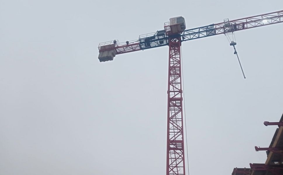 Malatya’da ücret isyanı: 2 işçi vincin tepesine çıktı