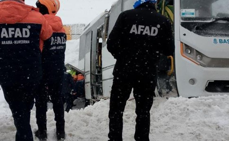 Kayseri-Malatya yolunda feci kaza: Cenaze taşıyan minibüs devrildi!