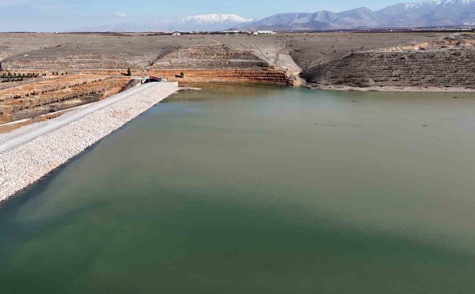 Malatya’da Beklenen Bereket Barajları Doldurdu: Sultansuyu’nda Kapaklar Açıldı!