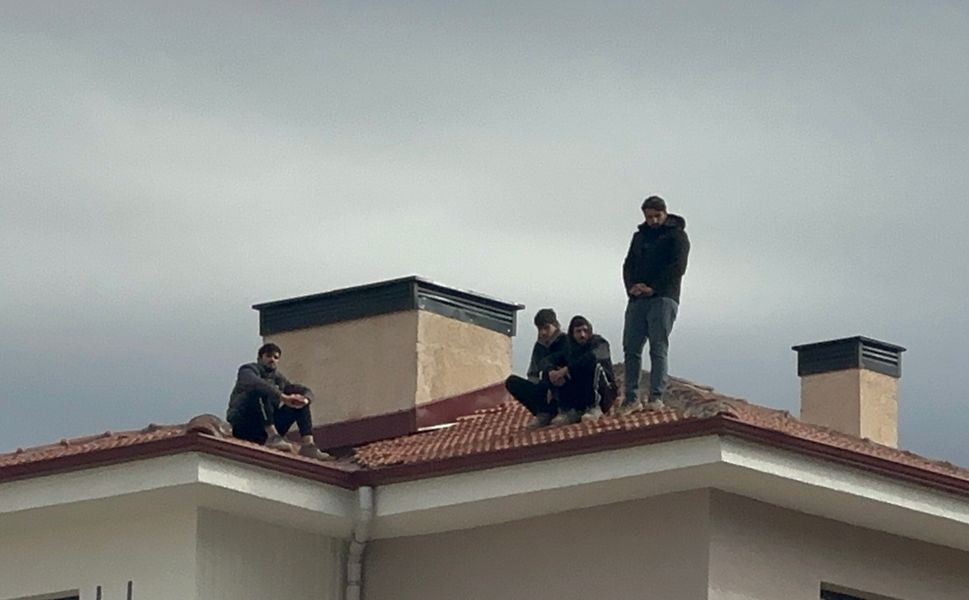 Malatya’da TOKİ Şantiyesinde Gerilim: Paralarını Alamayan İşçiler Çatıya Çıktı
