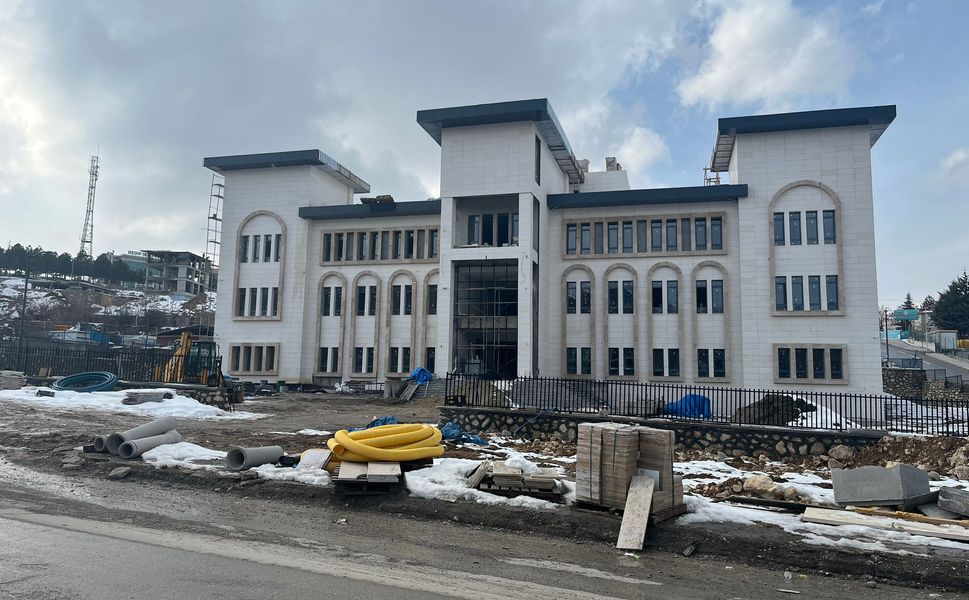 Depremde Yıkılmıştı, Yerine Öyle Bir Bina Yapıldı Ki... İşte Son Hali!