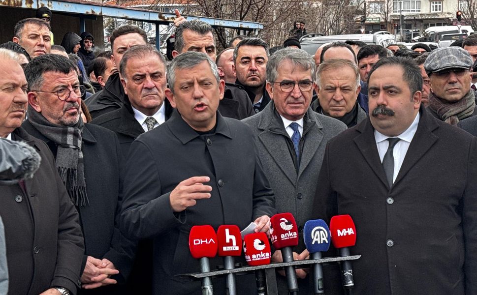 Özgür Özel’den depremzedeler için Malatya'da kritik uyarı: İmzalamayın