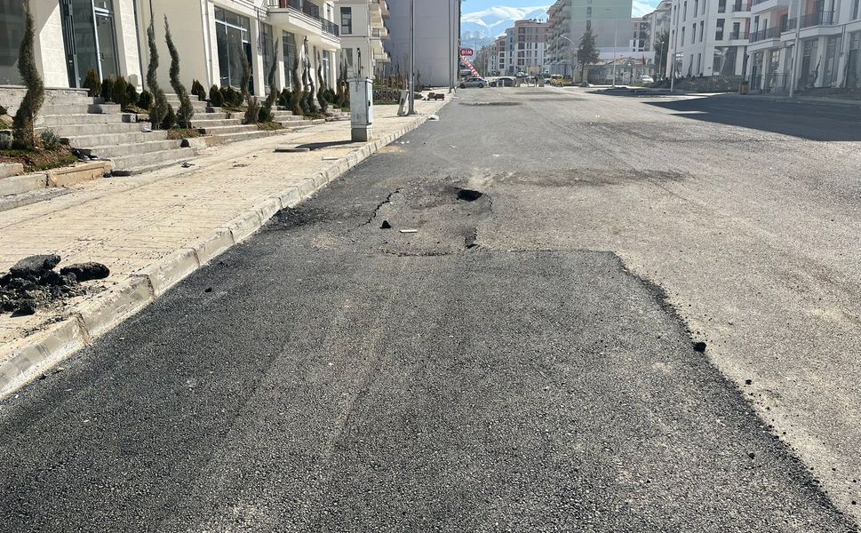 Temelli Caddesi’nde Asfalt Çöküyor İddiası