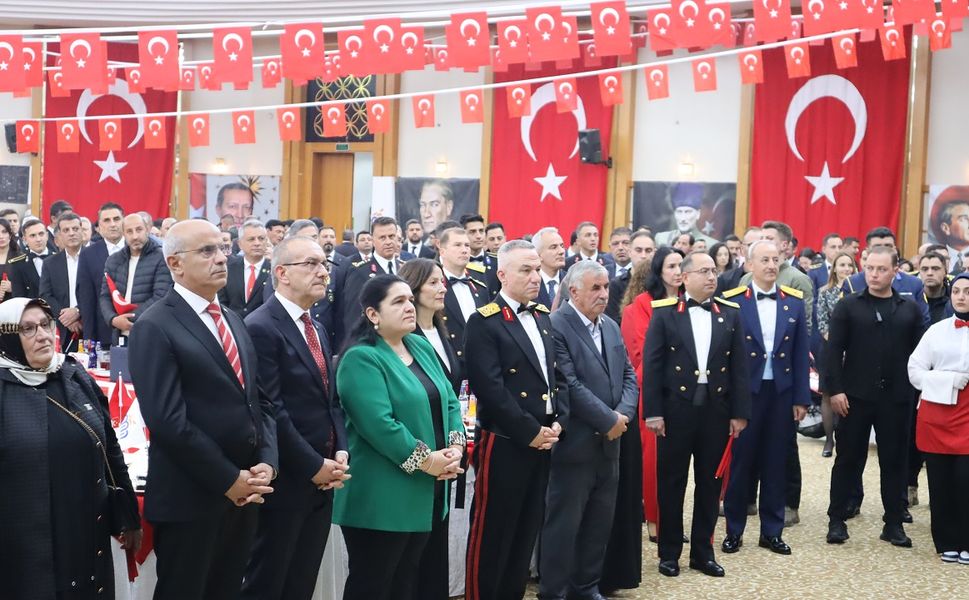 Malatya’da 29 Ekim Gecesine Damga Vuran Görüntüler! Kabul Töreninde Büyük Coşku