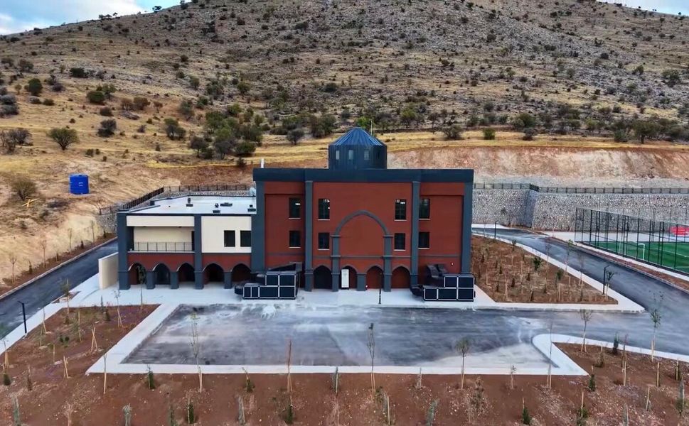 İkizce’de Cemevi Tamamlandı! Deprem Konutlarının Yanına Yeni Tesisler Artık Hazır