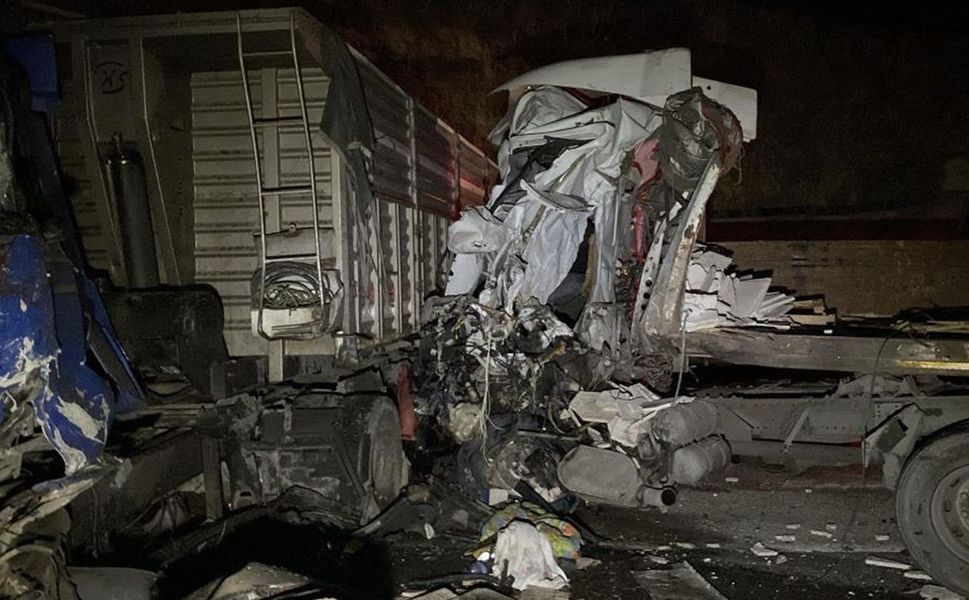 Elazığ-Malatya Yolunda Feci Kaza: 3 Tır Çarpıştı, 1 Kişi Hayatını Kaybetti!