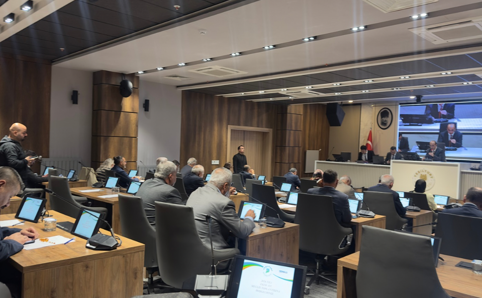 Yeşilyurt Meclisi’nde Dikkat Çeken Atışma: Hatice’ye Değil, Neticeye Bakacağız”