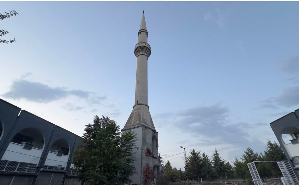 Malatya’da Minare Ayakta, Cami Yok! Esnafın Bekleyişi 3 Yılı Aştı
