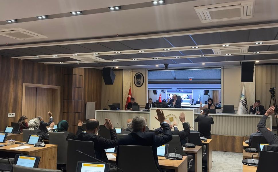 Yeşilyurt’ta 8 Milyarlık Bütçede O Soru: “Olmayan Arsayı Mı Satıyorsunuz?”