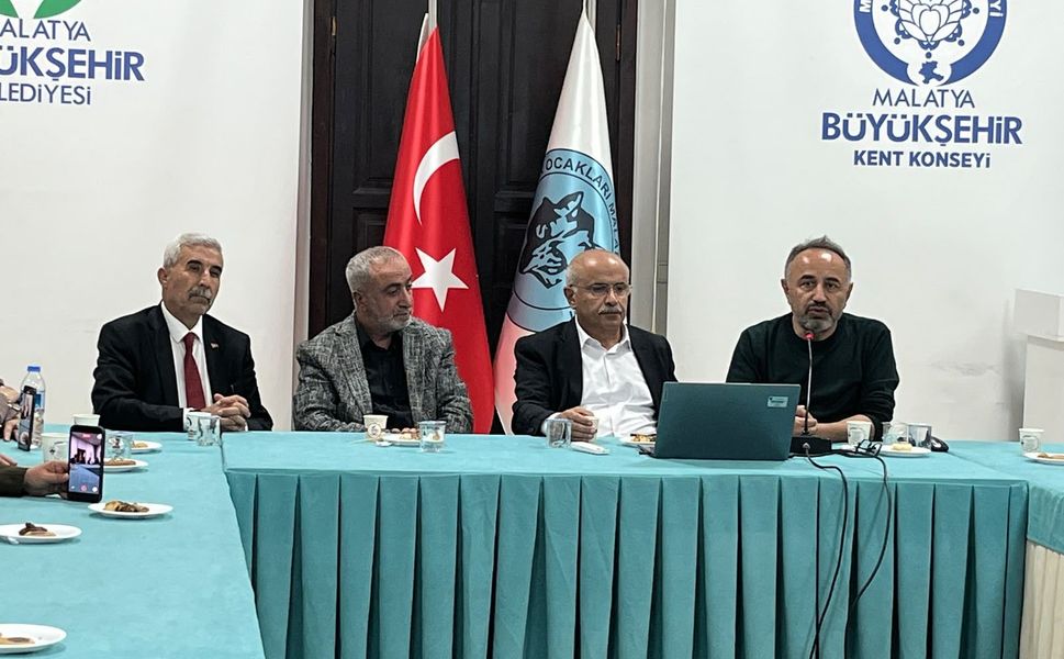 Tarihçi Tufan Gündüz Malatya’da Konuştu! Türk Tarihinin Bilinmeyen Yönlerini Anlattı