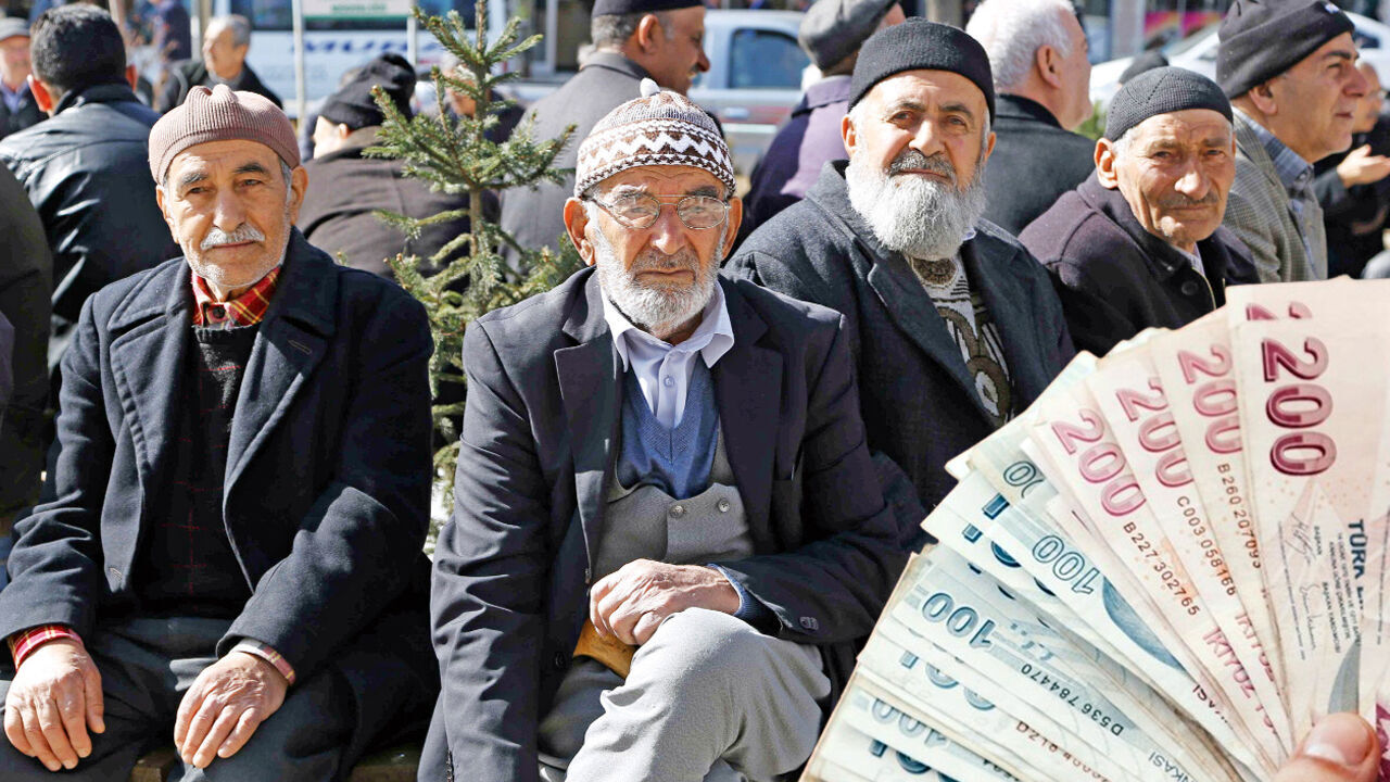 Emekli Ikramiyeleri Ne Zaman Yatacak Kulis Bilgisi Deyip Canli Yayinda Tarih Verdi 17484198428163 2
