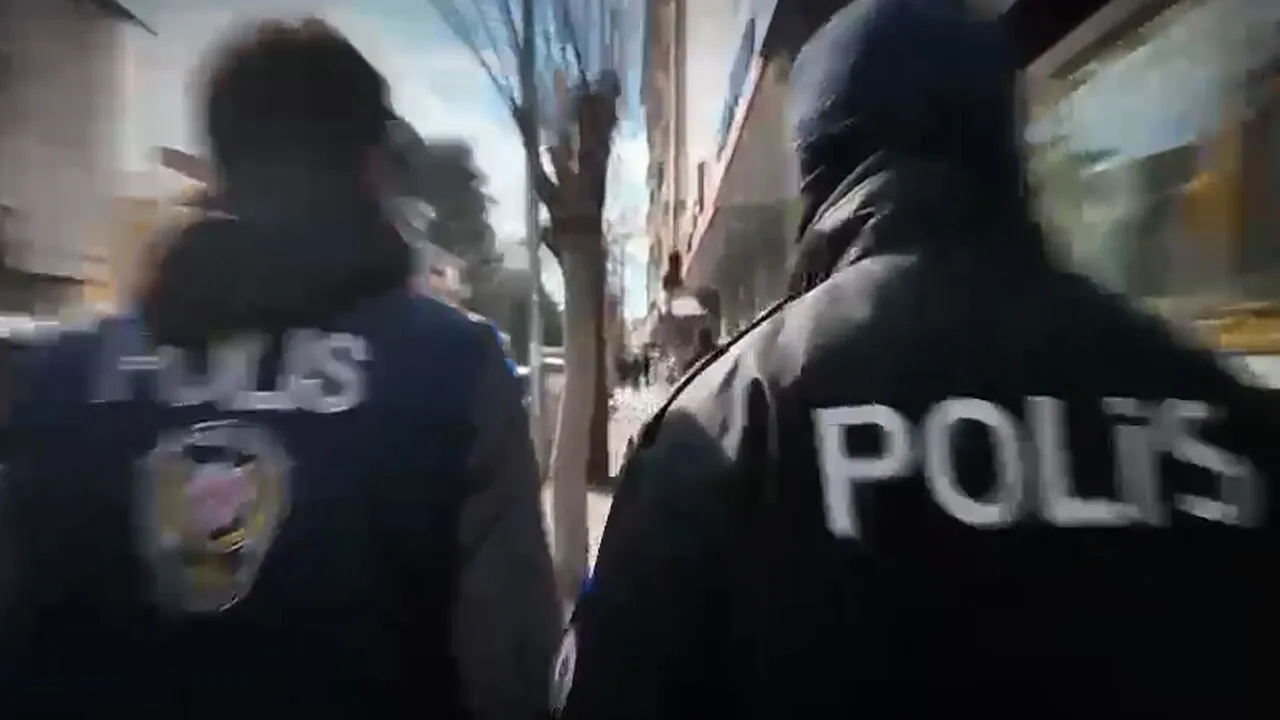 81 İlde Büyük Operasyon! Hapis Cezasıyla Aranan 912 Şahıs Yakalandı