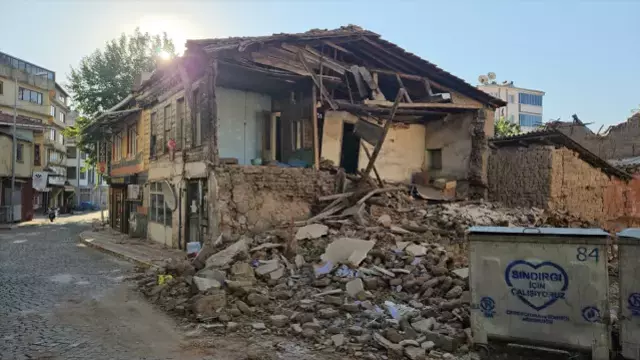 Depremin Vurdugu Sindirgi Havadan Goruntulendi 18934626 2371 M