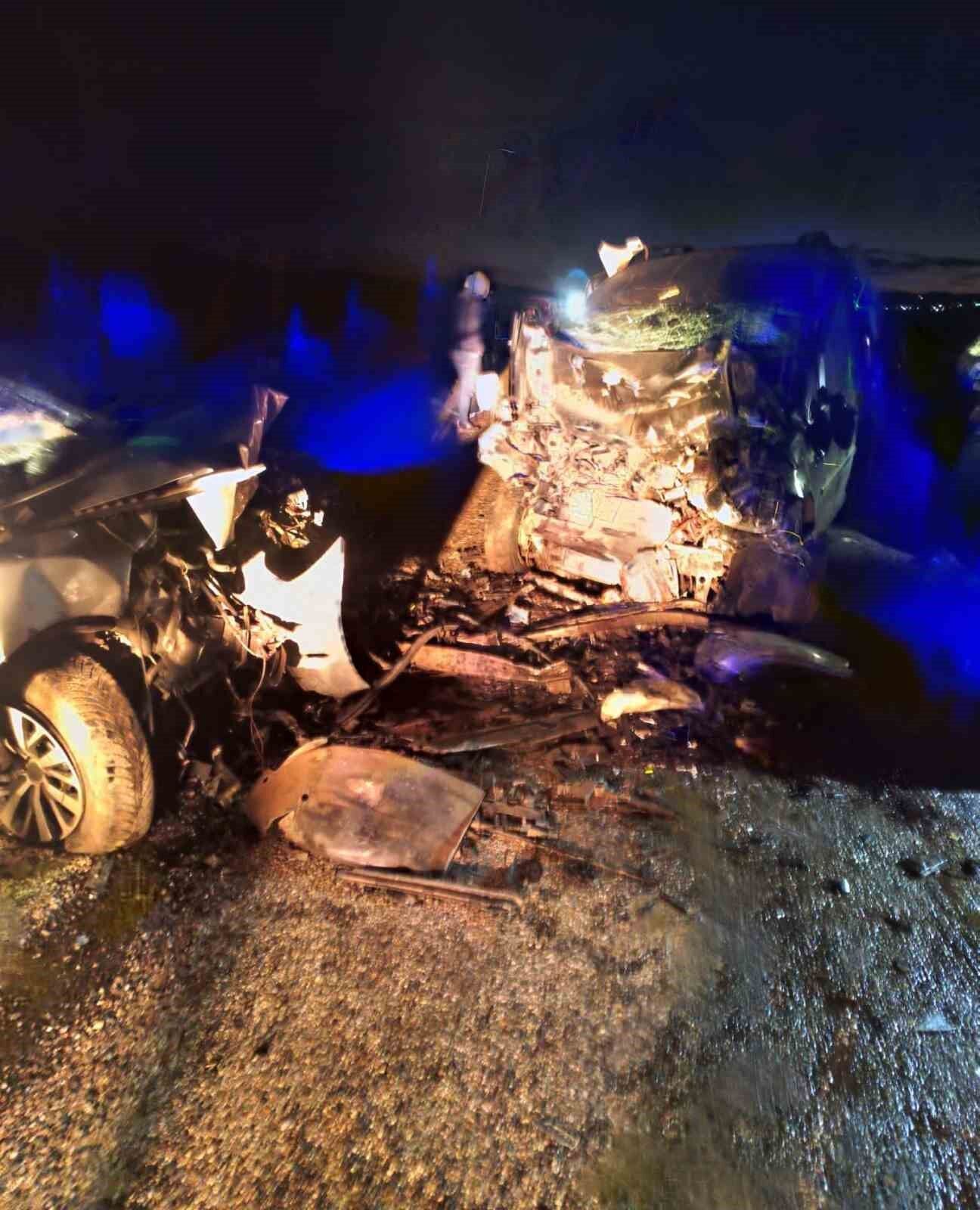 Diyarbakır'da iki otomobil çarpıştı: 3 ölü, 3 yaralı