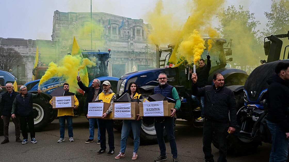 İtalya'da çiftçiler, tarım sektöründe maliyetlerdeki artışları protesto etti