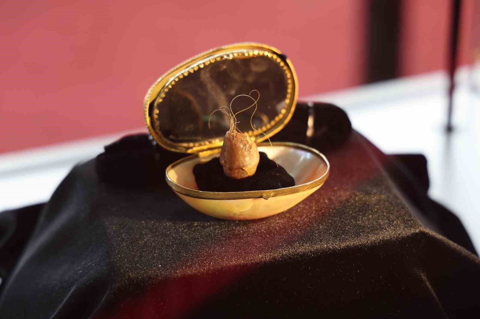 Peygamber Efendimizin Saç-ı Şerifi de Var: Kutsal Emanetler Sergisi Kapılarını Açtı