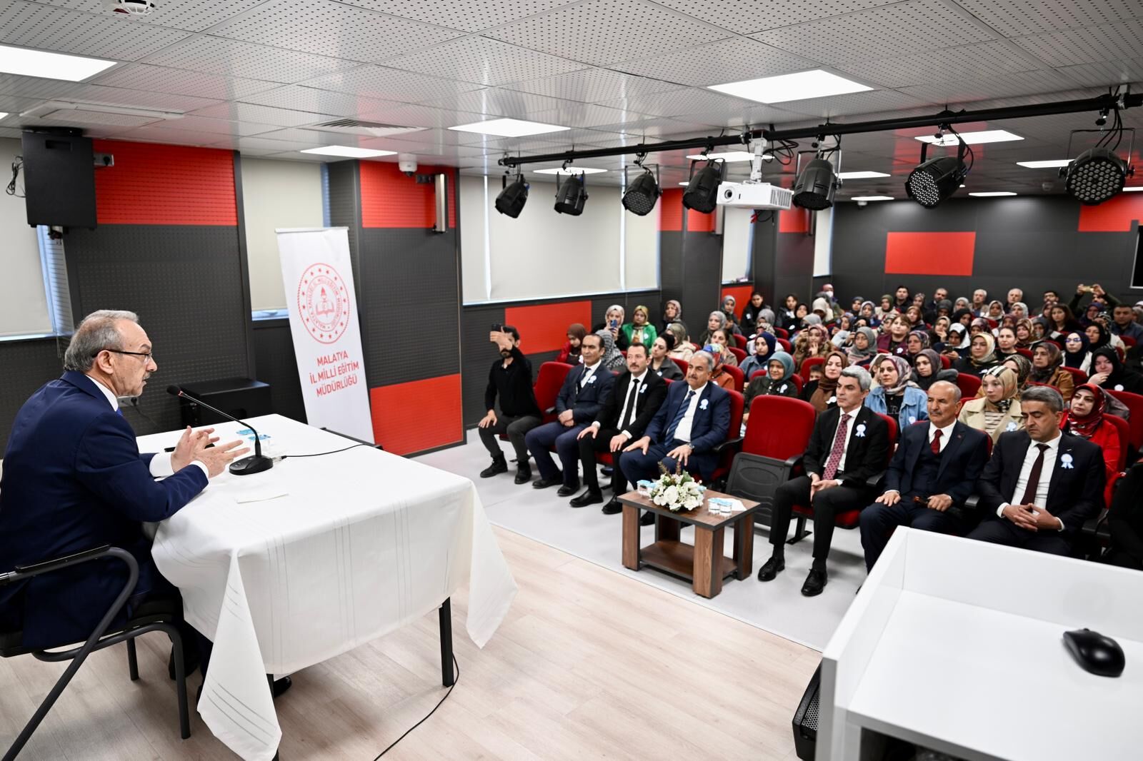 D5B124D8 1Bfb 4Bbc Bea8 34C1Dce2163E