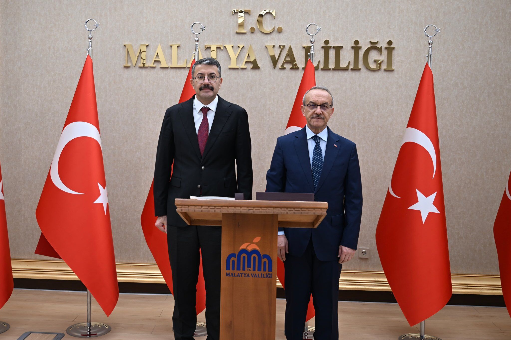 H Gq Aq Fn W U A A H4X X