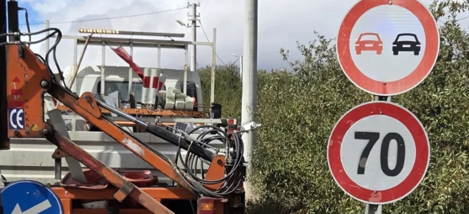 KAPLAMA ÜSTÜ VE T TİPİ DİREK LEVHA TAŞIYICI KONSTRÜKSİYONU, BİLGİ LEVHALARI VE TELESKOPİK DİREK ALIMI (MONTAJ DAHİL)