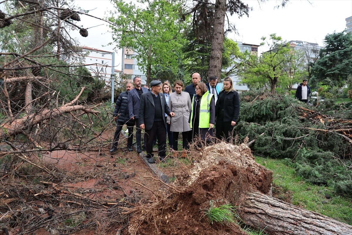 Şiddetli Fırtına Gaziantep’i Vurdu: Şehirde Hasar Gün Işığıyla Ortaya Çıktı