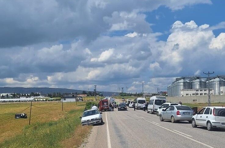 Adıyaman'da otomobil ile hafif ticari araç çarpıştı: 3 yaralı