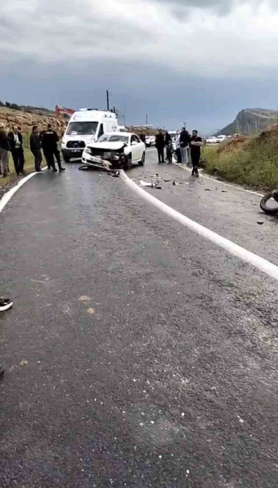 Diyarbakır'da otomobil ile motosiklet kafa kafaya çarpıştı: 1 yaralı