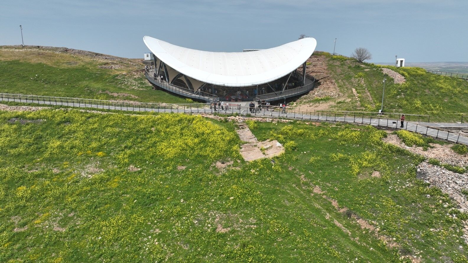 Yeşile bürünen Göbeklitepe havadan görüntülendi