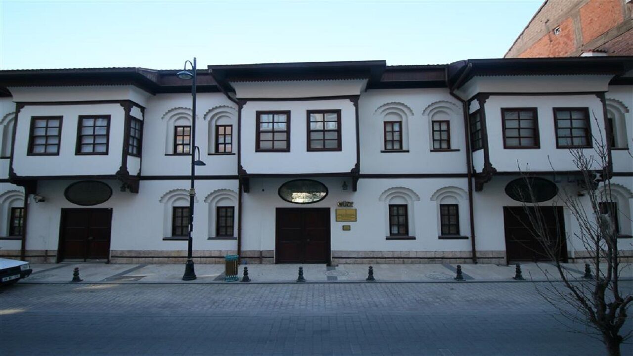 223993,Bes Konaklar