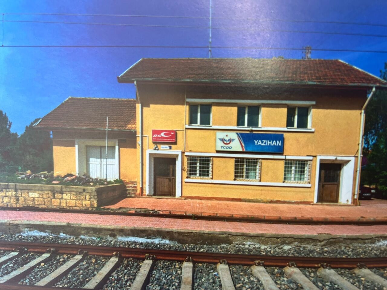 Gar Binası
