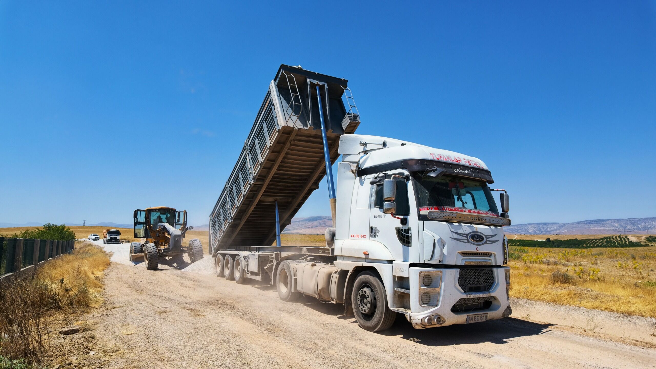 İki̇ Önemli̇ Yol Aksinda Çalişmalar Eş Zamanli Sürüyor 3