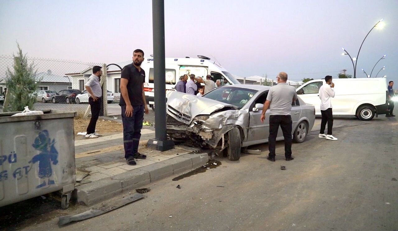 Malatya’da DSİ Kavşağında U Dönüşü Kazası: 2 Kişi Yaralandı