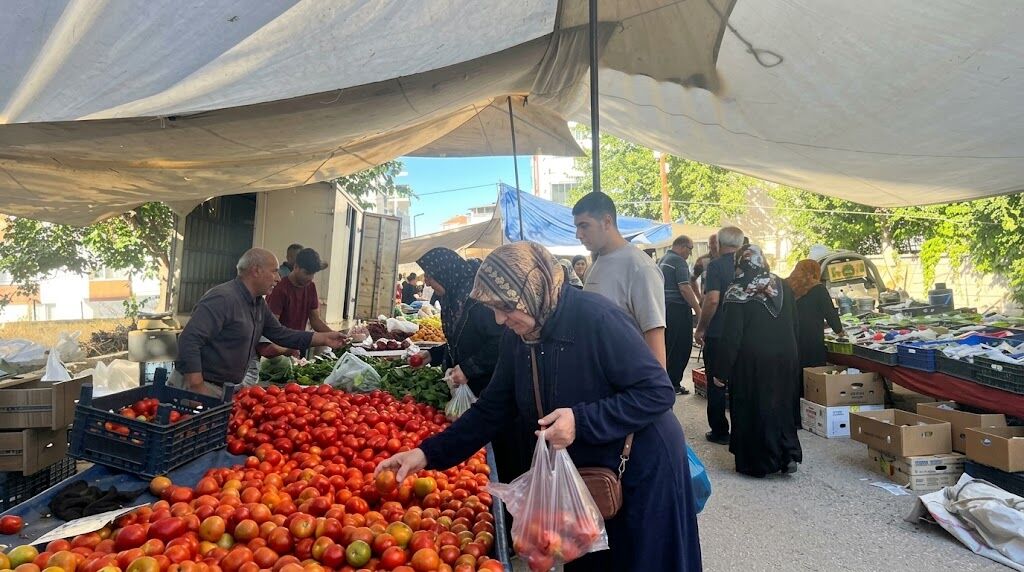 Malatya’da pazardan çıkan vatandaşın sözleri gündem oldu: “Kiraya mı, yemeye mi?”