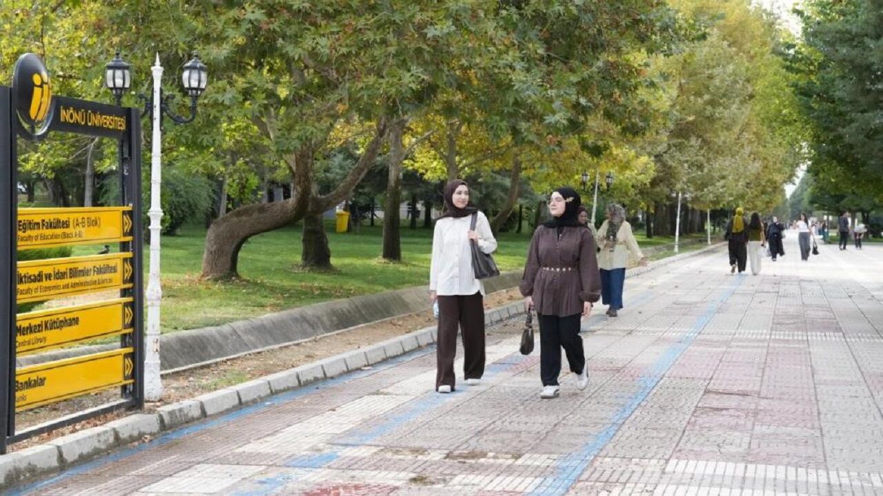 İnönü Üniversitesi’nde Yeni Eğitim Yılı Başladı: Kampüs Yeniden Öğrencilerle Doldu