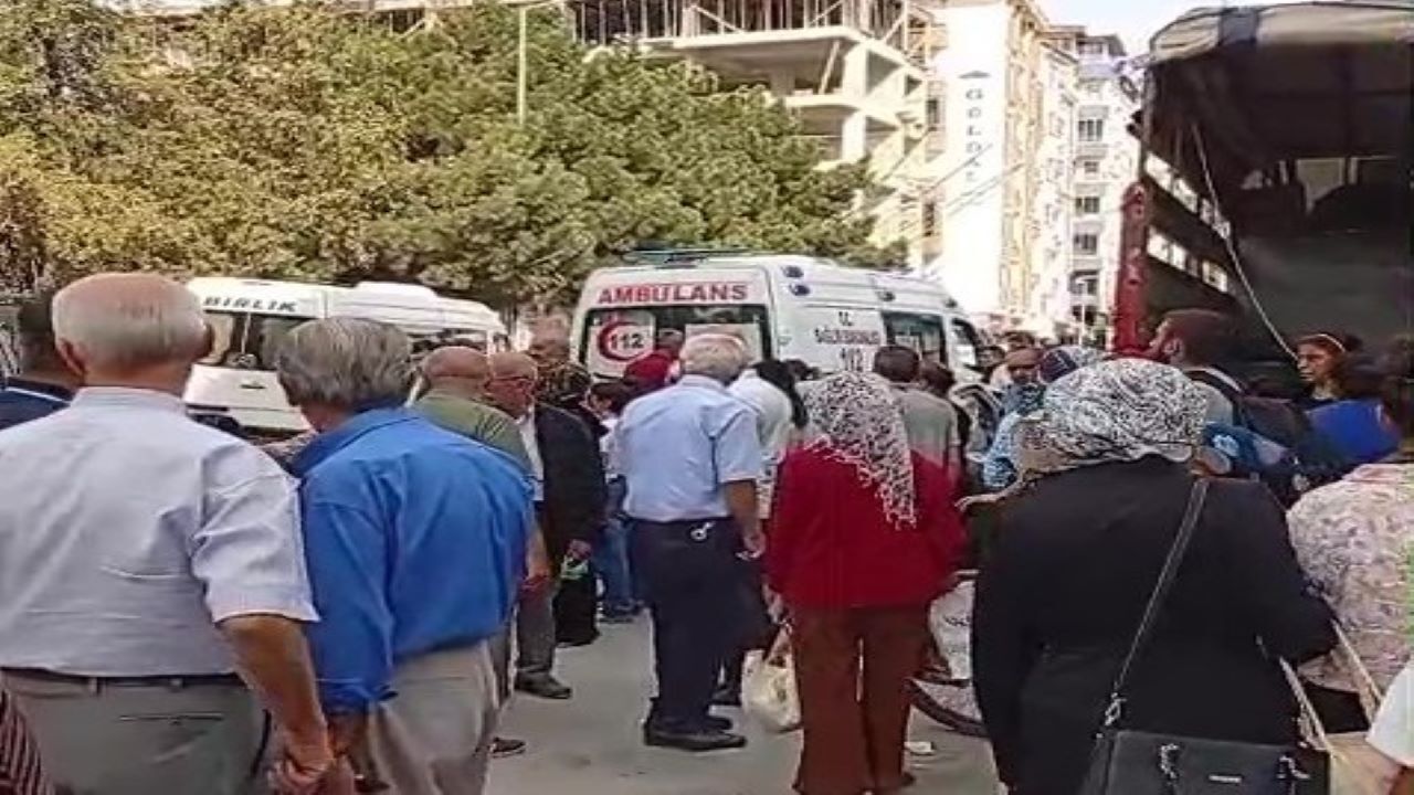 Veli Ağbaba Pazarda Bir Anda Yere Yığıldı! Hastaneye Kaldırıldı