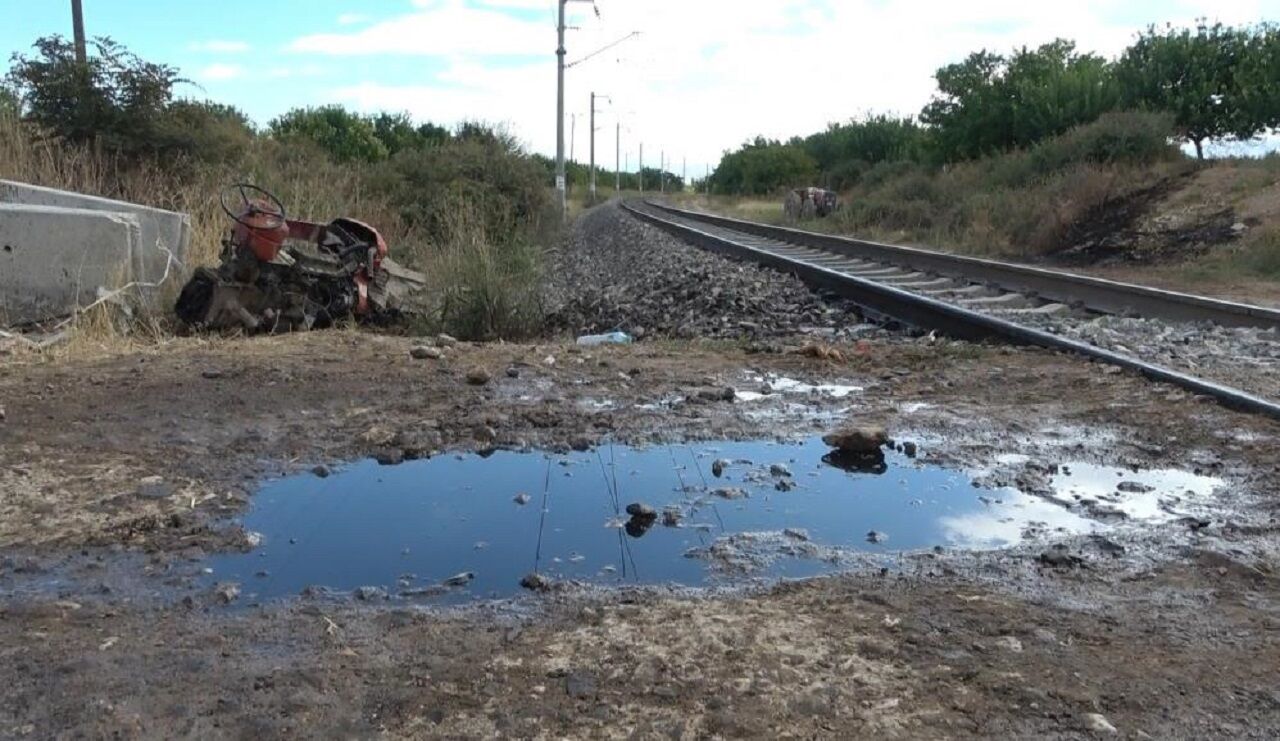 Malatya’da Feci Kaza! Yük Treni Traktörü İkiye Böldü
