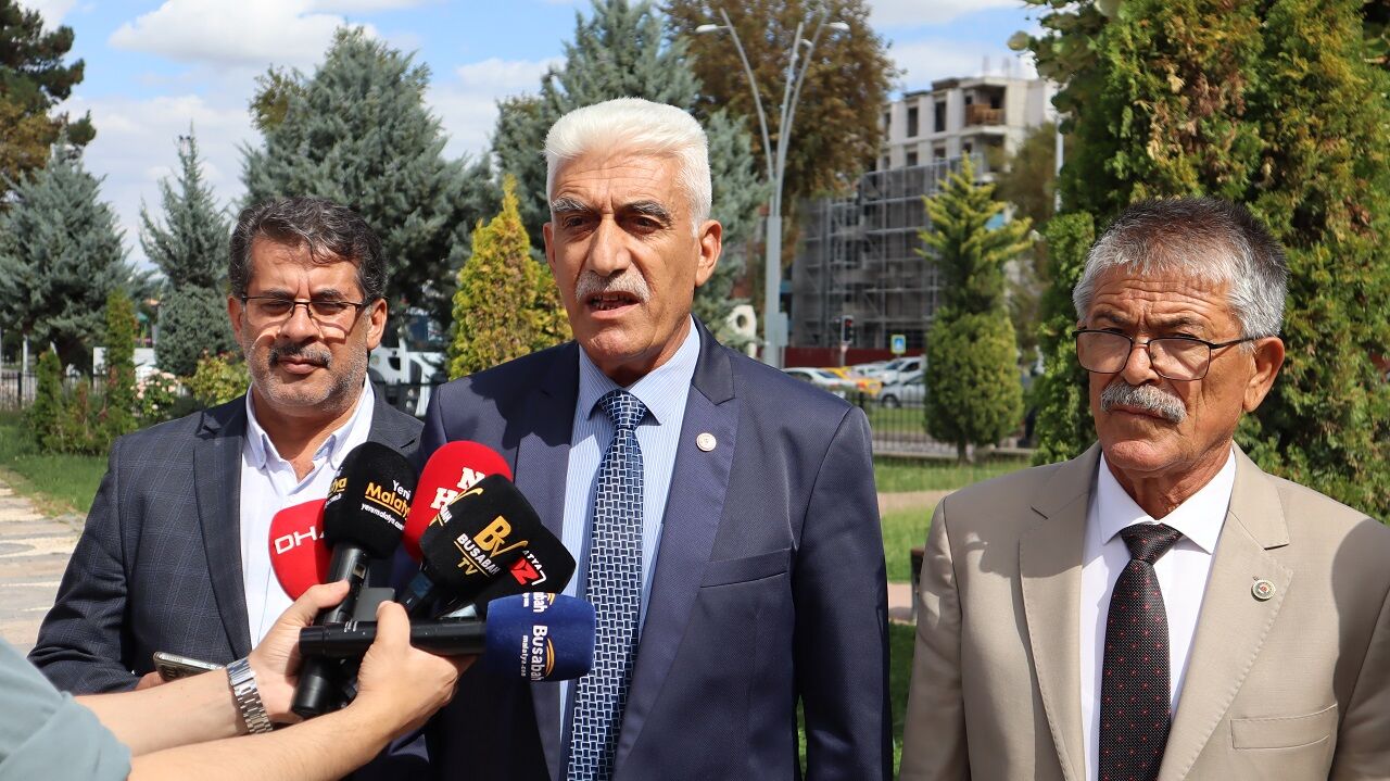 Malatya Kayısısında Büyük Kriz! Kılıç’tan Bakanlığa: “Sen Ne İş Yapıyorsun? Artık Bu Piyasaya Neşter Vurun!”