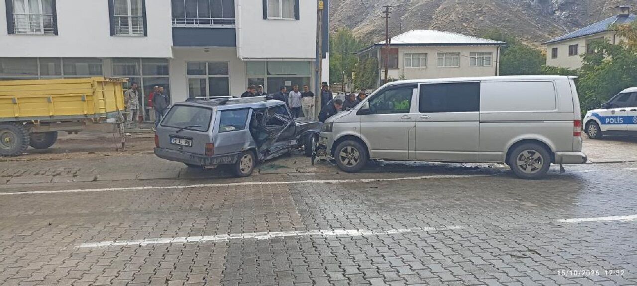 Sivas’ta Korkutan Çarpışma! 4 Kişi Yaralandı