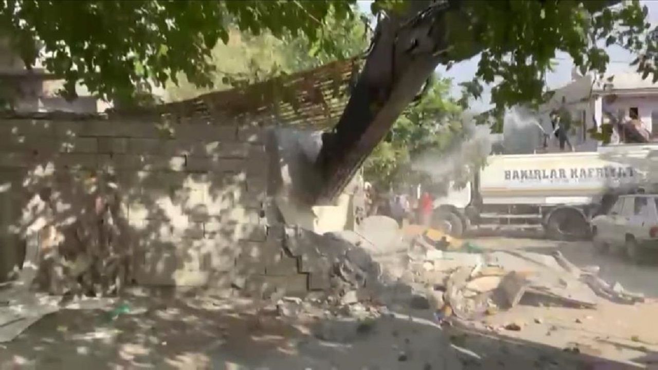Adıyaman’da Silahlı Kavganın Ardından Kaçak Yapılar Yıkıldı