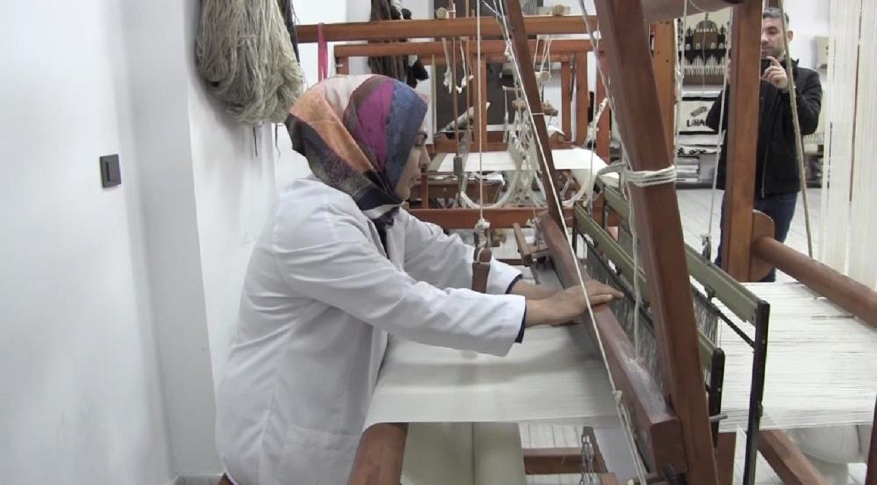 20 Yıl Sonra Tezgâha Döndü! Kilim Ustasının Ketenle Gelenek Yolculuğu