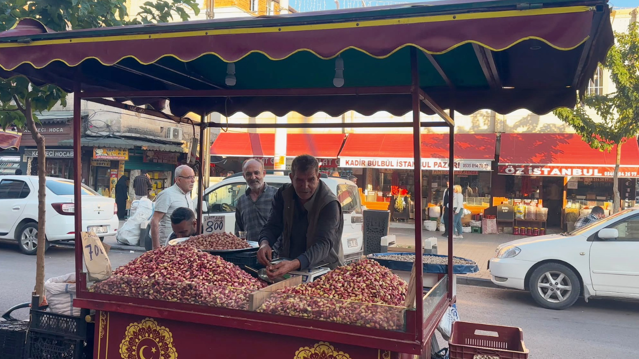 Şanlıurfa’da Fıstık Fiyatları Cep Yakıyor! TEKNOFEST Satışları Hareketlendirdi