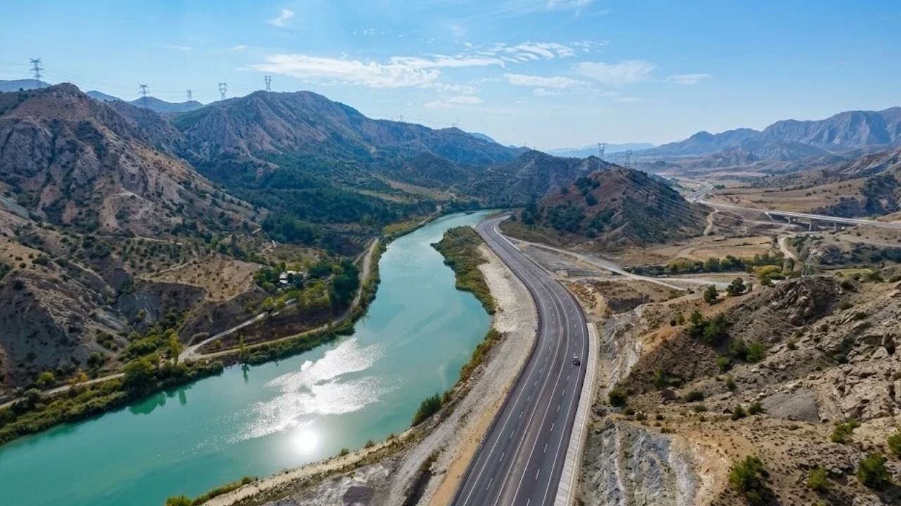 Malatya’dan Gelen Su Adıyaman’ın Çayıyla Buluştu! O Noktada Bakın Ne Var